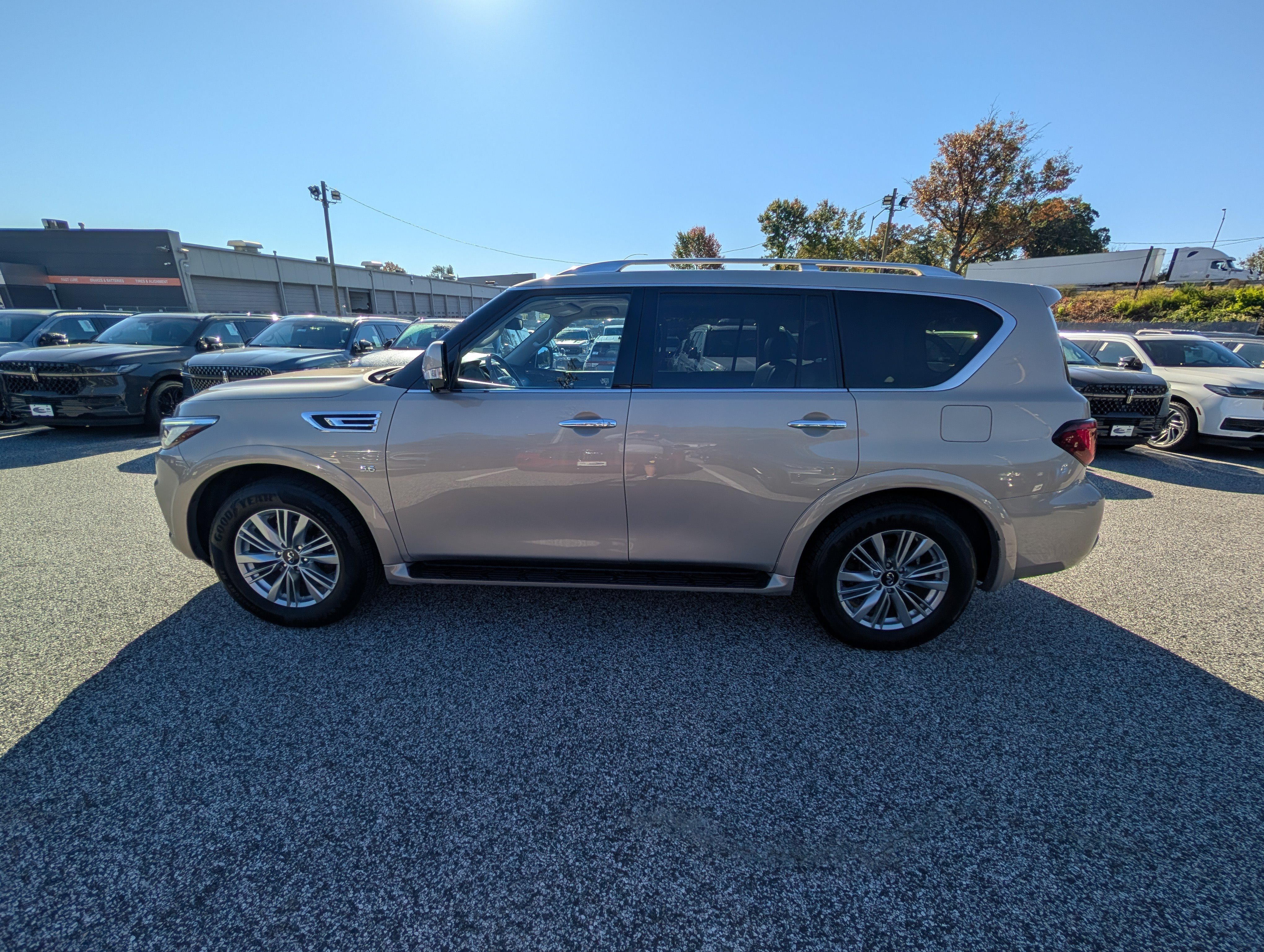 Used 2019 INFINITI QX80 Luxe w/ Proassist Package AWD/4WD image 3