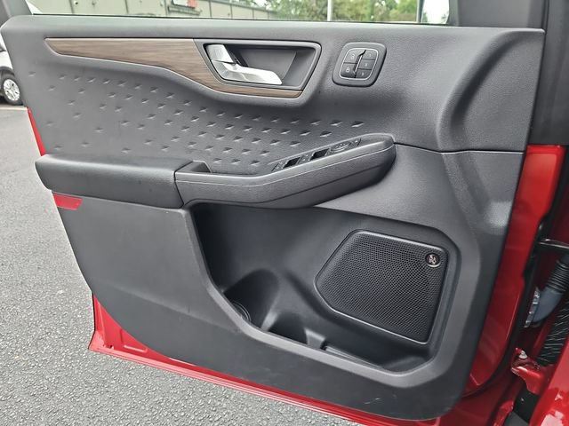 Certified 2020 Ford Escape Titanium w/ Titanium Premium Package 2.0 AWD/4WD image 24