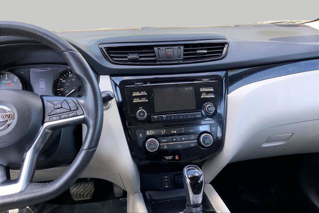 Used 2018 Nissan Rogue Sport SV w/ SV All-Weather Package AWD/4WD image 7