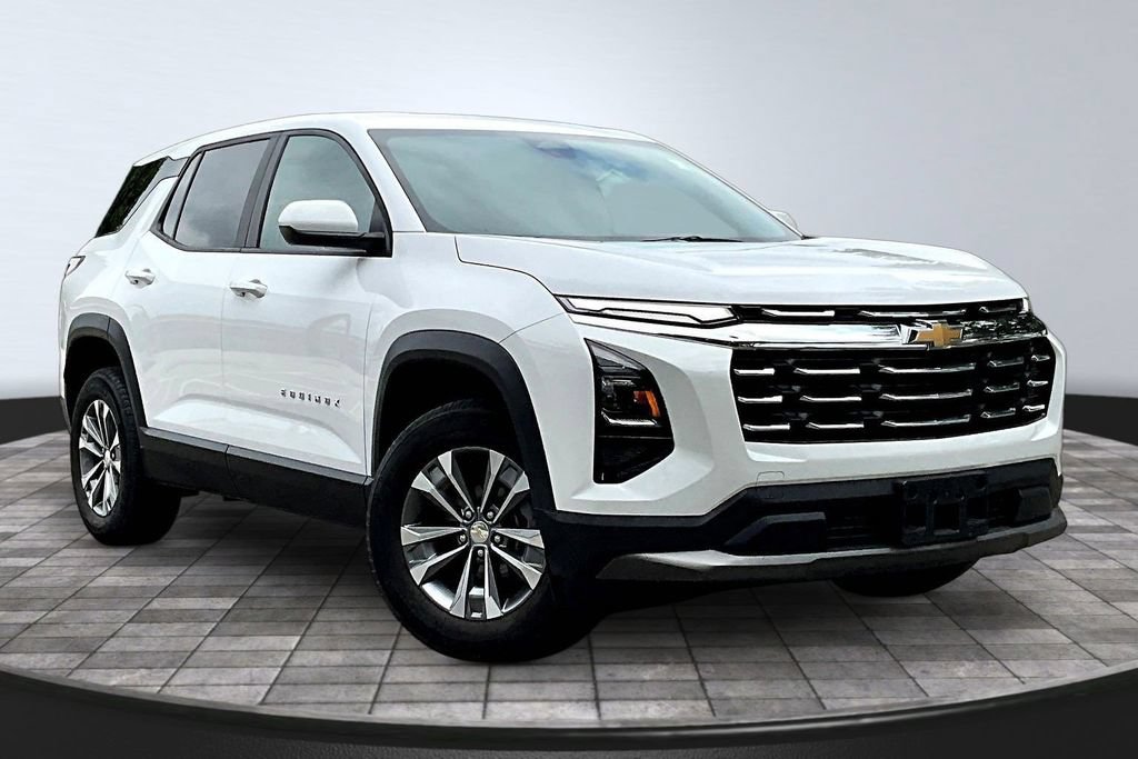 Used 2025 Chevrolet Equinox LT AWD/4WD image 3