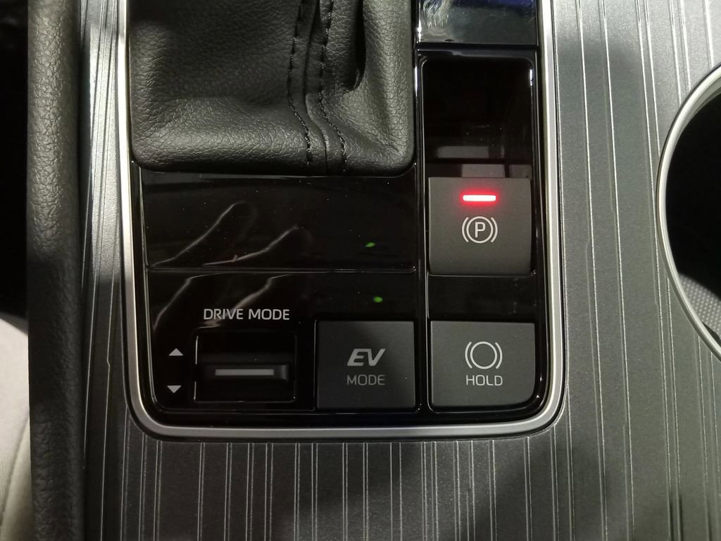 Used 2025 Toyota Sienna LE image 21