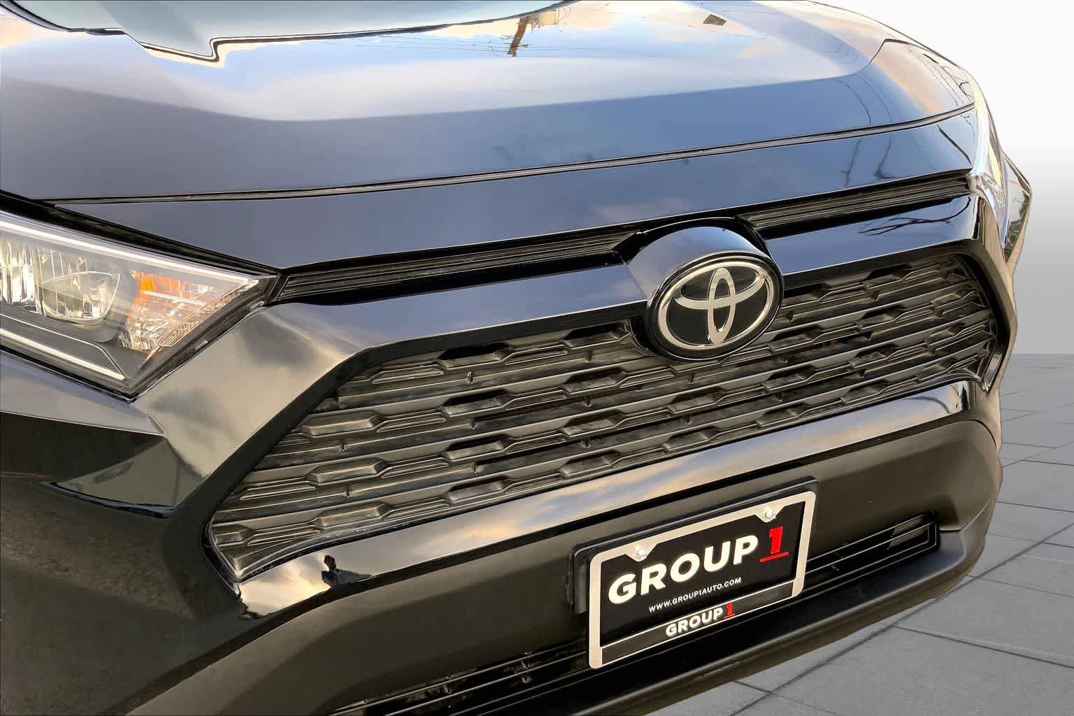 Used 2021 Toyota RAV4 XLE Premium FWD image 29