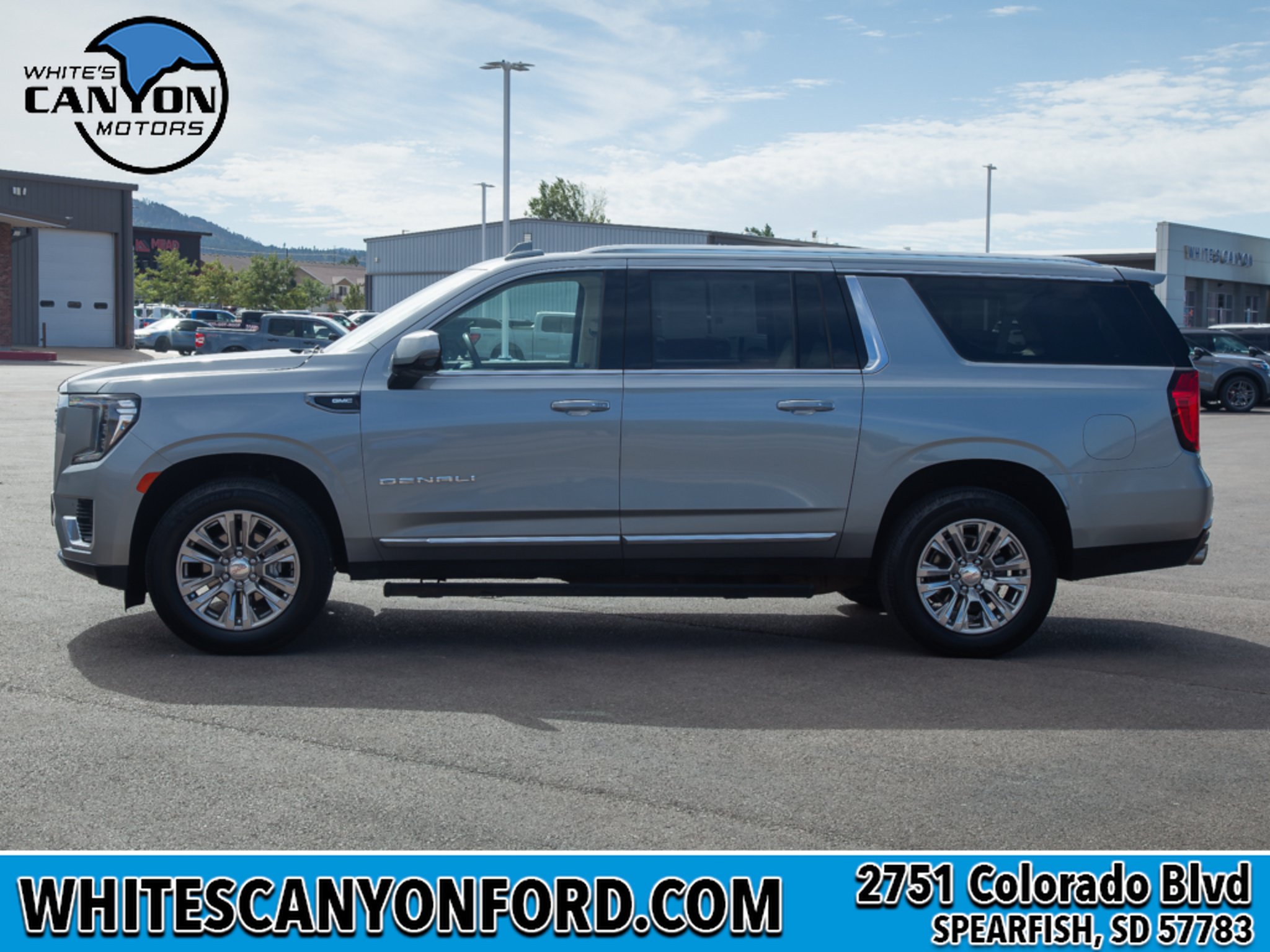 Used 2023 GMC Yukon XL Denali AWD/4WD image 3