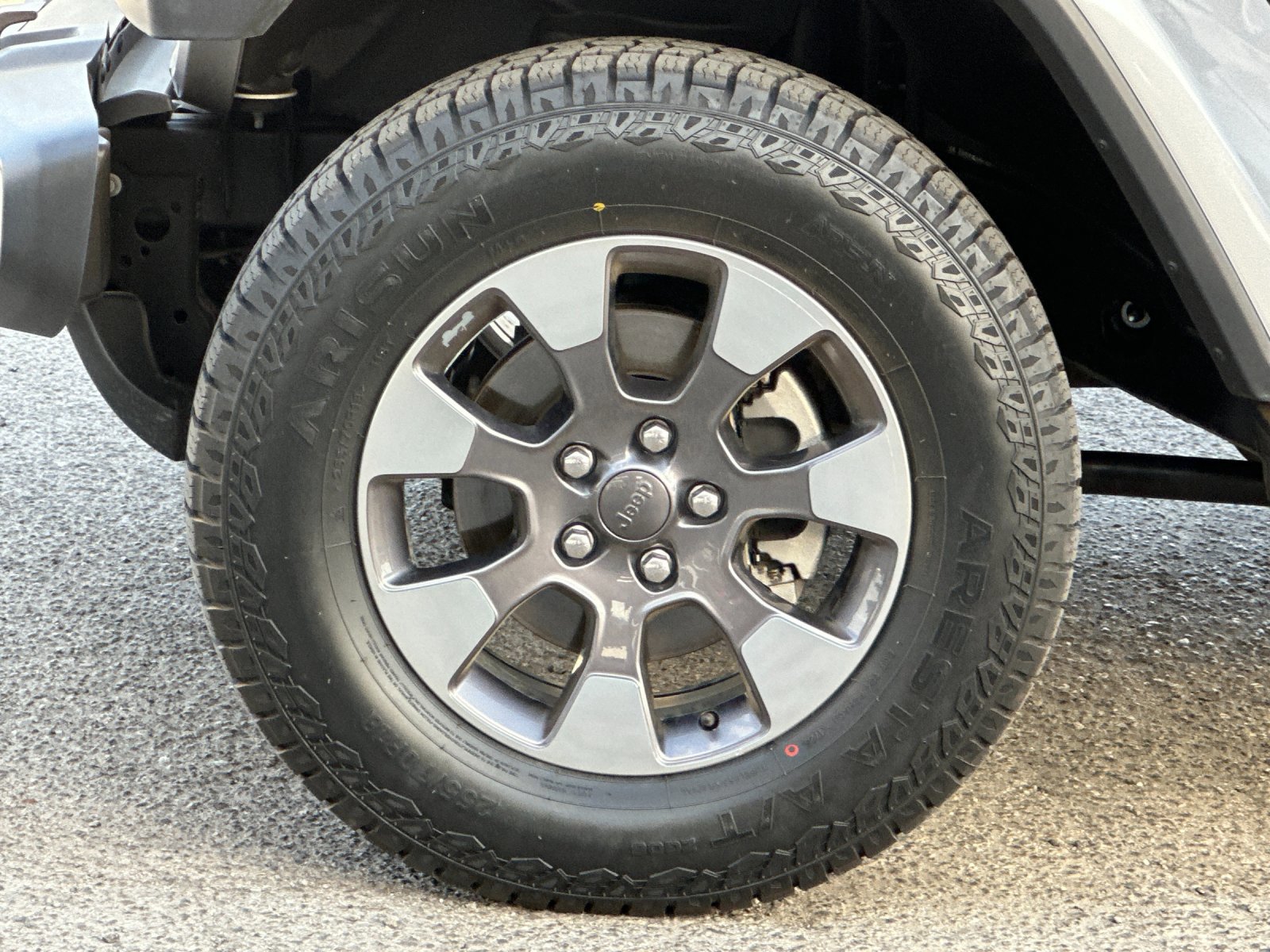 Used 2018 Jeep Wrangler Unlimited Sahara w/ Safety Group image 25