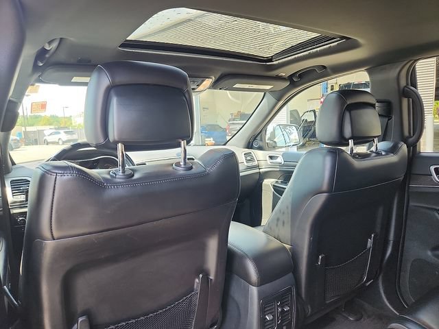 Used 2018 Jeep Grand Cherokee Limited AWD/4WD image 24