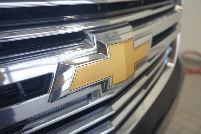 Used 2017 Chevrolet Suburban Premier image 20