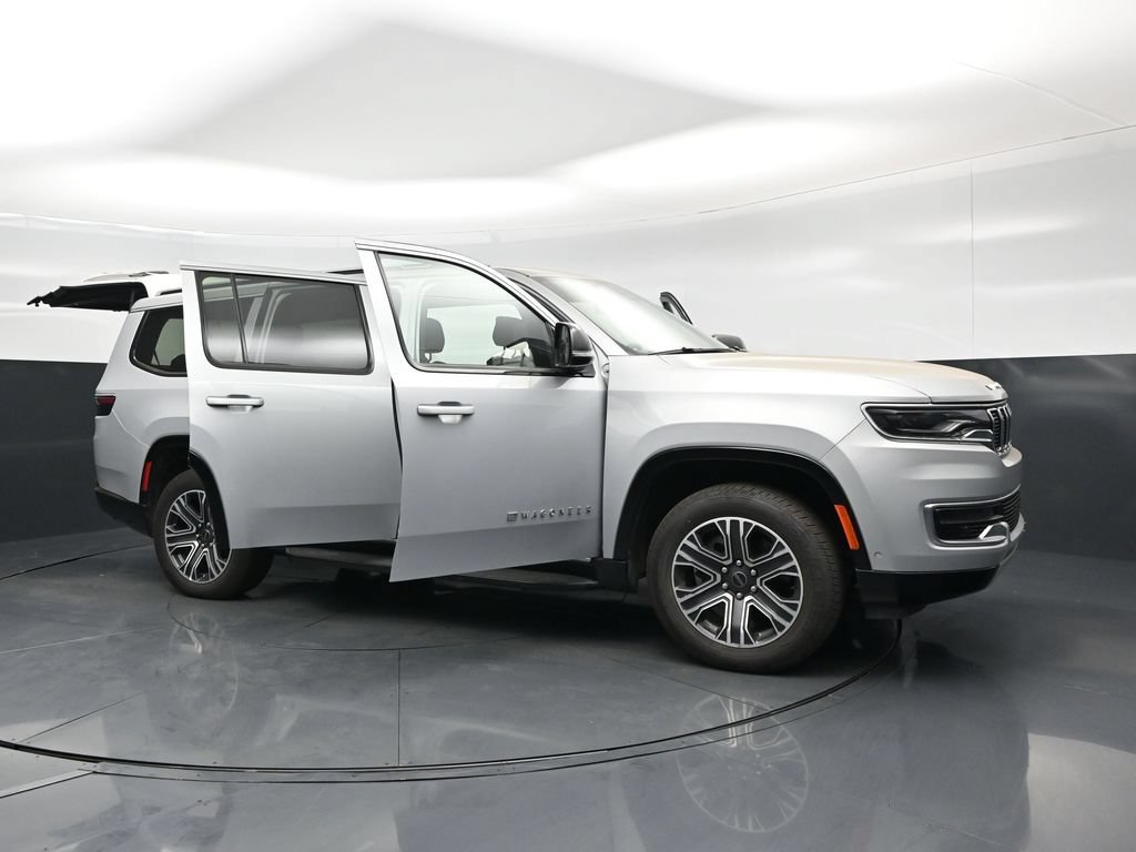 Used 2025 Jeep Wagoneer Series II AWD/4WD image 5