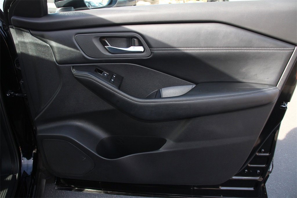 Used 2025 Nissan Rogue SL image 27