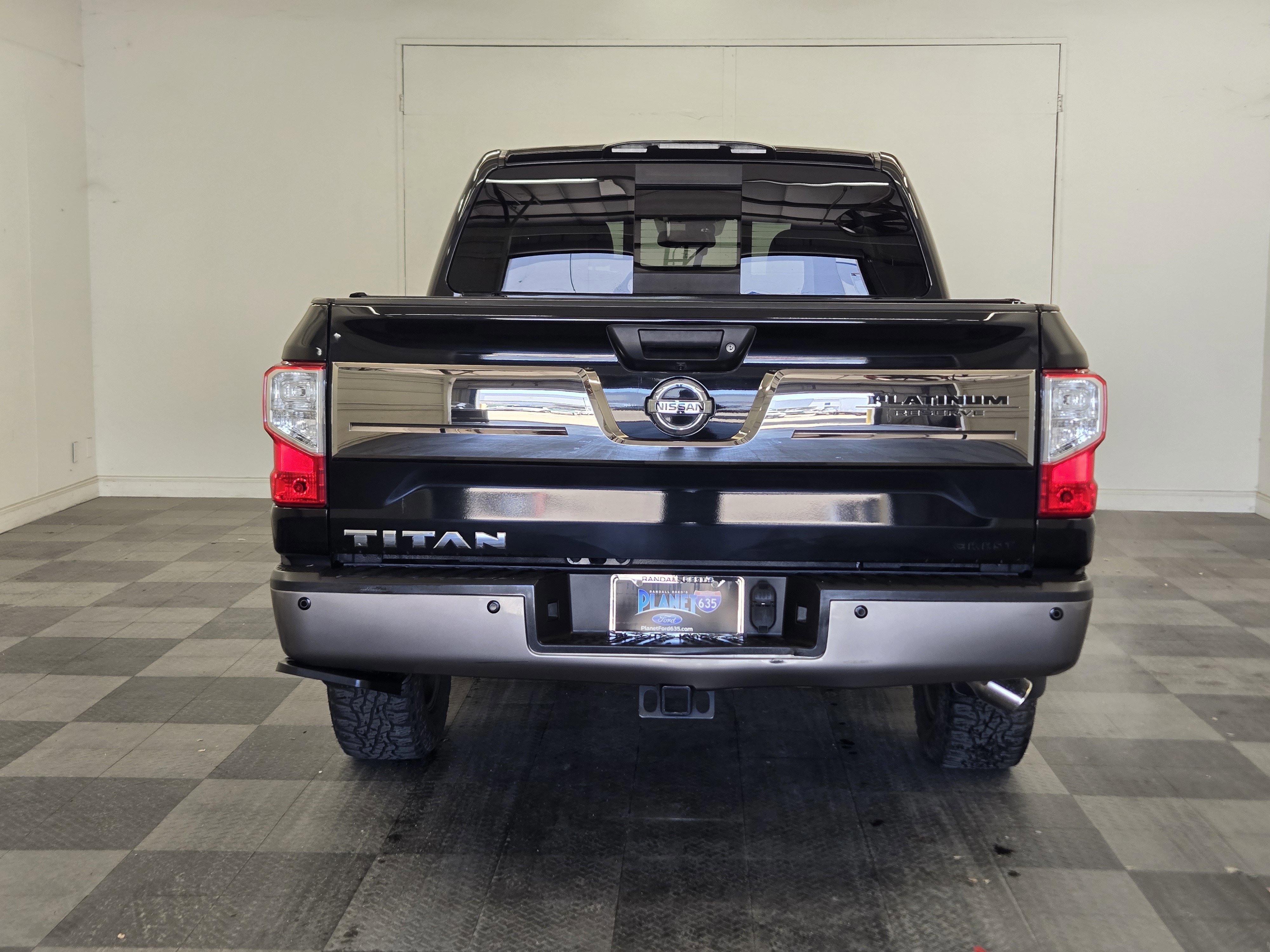 Used 2017 Nissan Titan Platinum Reserve video 3