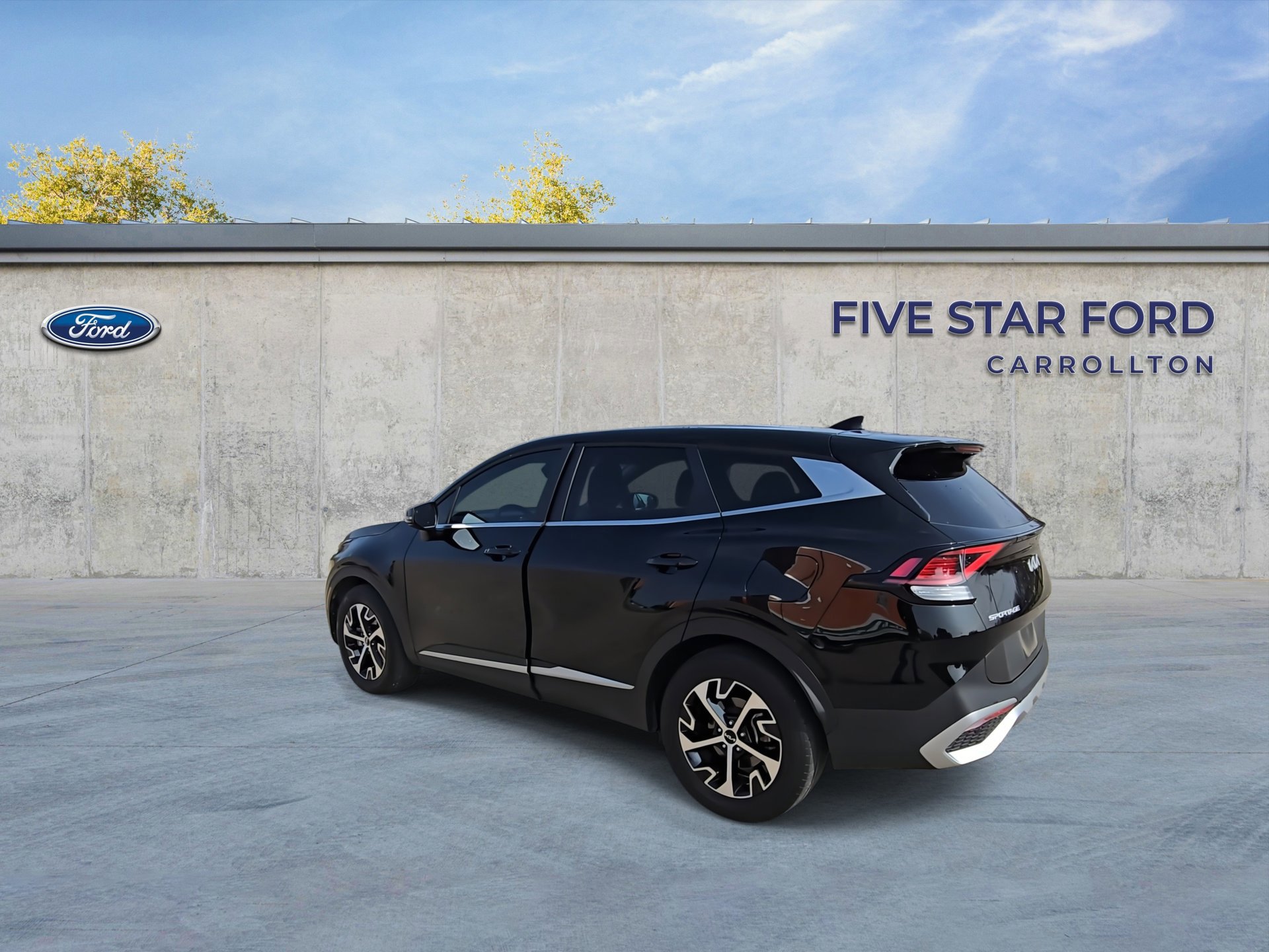 Used 2023 Kia Sportage EX image 3