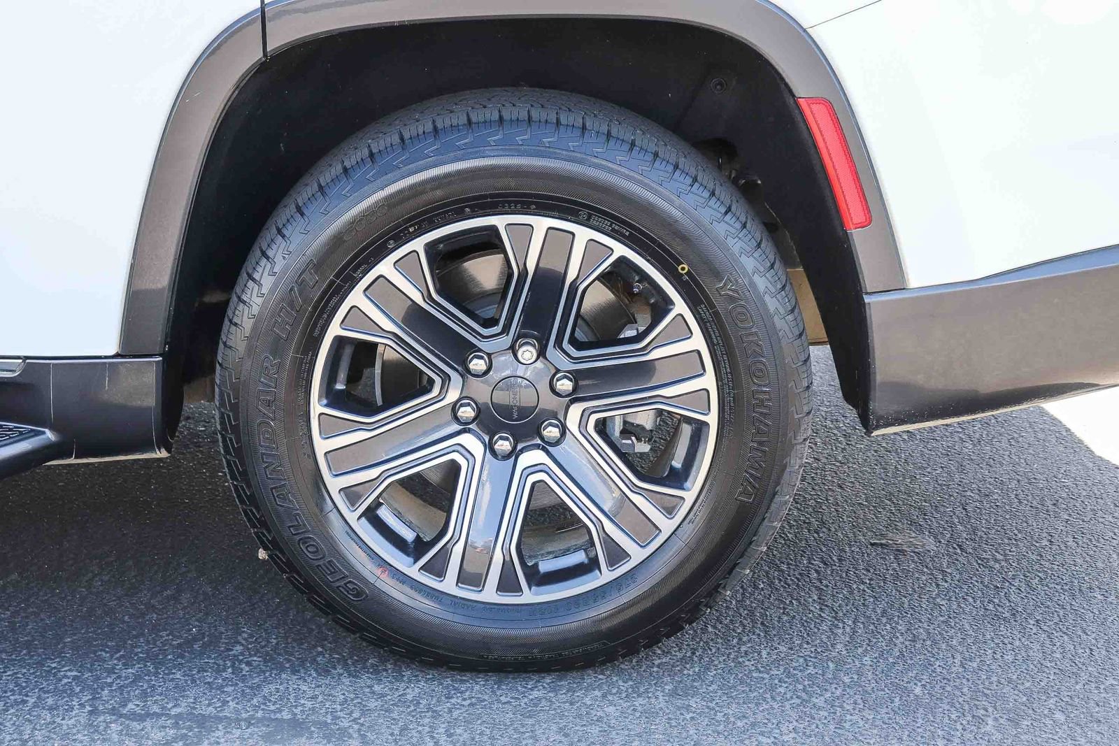Used 2022 Jeep Wagoneer Series III w/ Flexible Seating Group AWD/4WD image 8