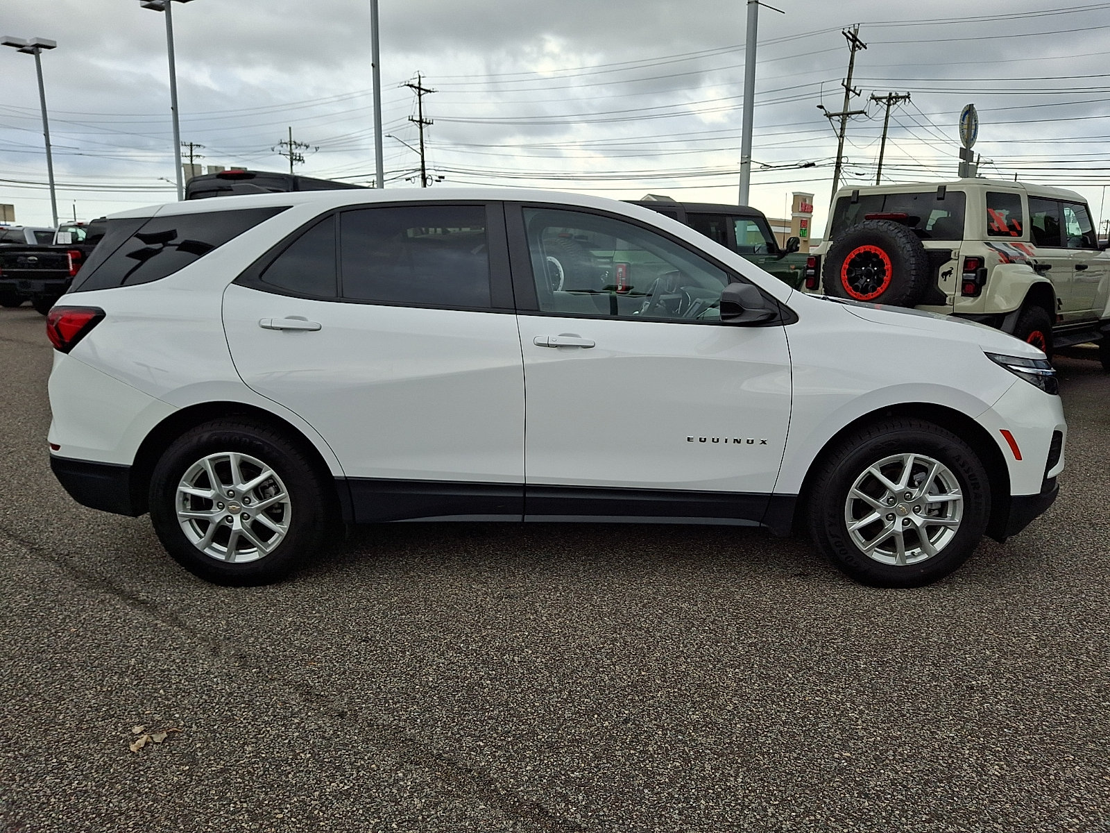 Used 2023 Chevrolet Equinox LS w/ LS Convenience Package FWD image 12
