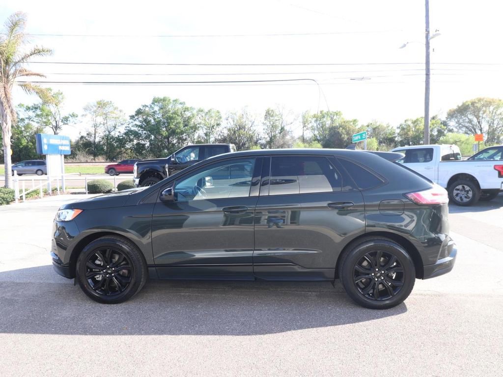 Certified 2024 Ford Edge SE w/ Black Appearance Package image 2