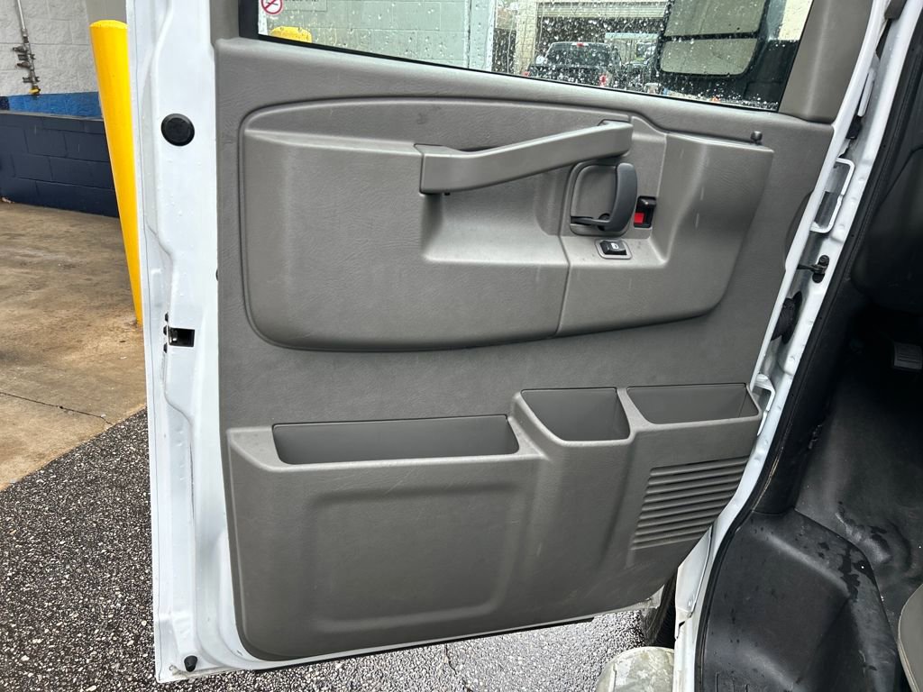 Used 2024 GMC Savana 2500 w/ Driver Convenience Package image 9
