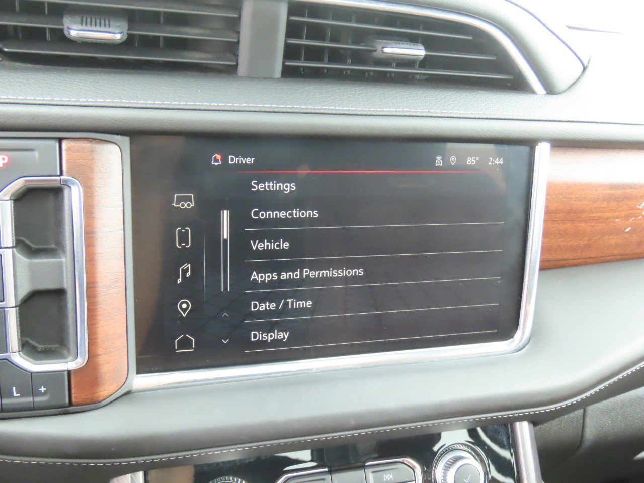 Used 2023 GMC Yukon XL Denali Ultimate AWD/4WD image 31