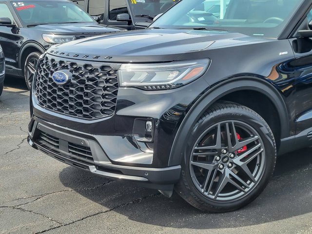 Certified 2025 Ford Explorer ST-Line w/ Premium Package AWD/4WD image 3