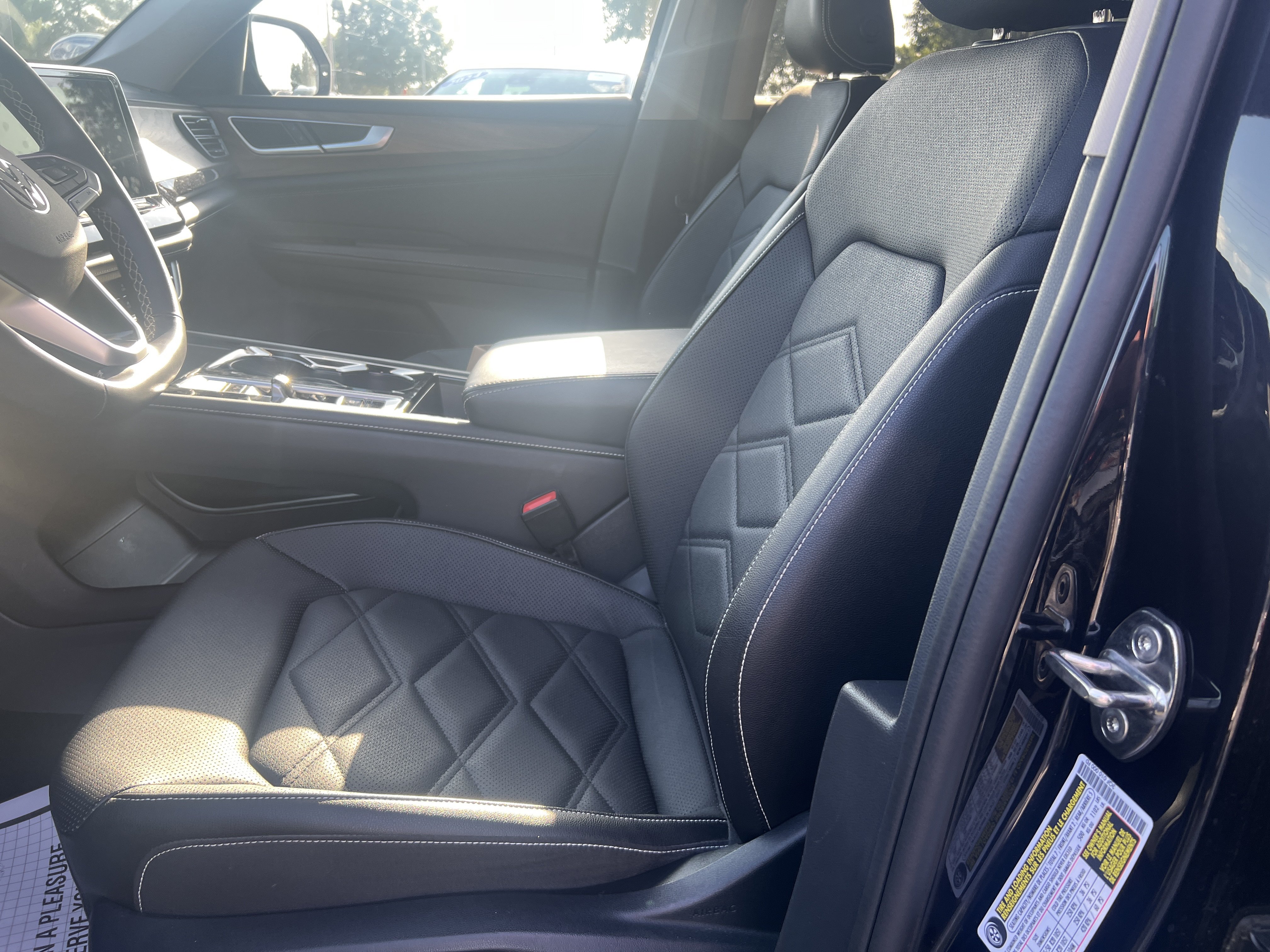 Used 2025 Volkswagen Atlas SE FWD image 8
