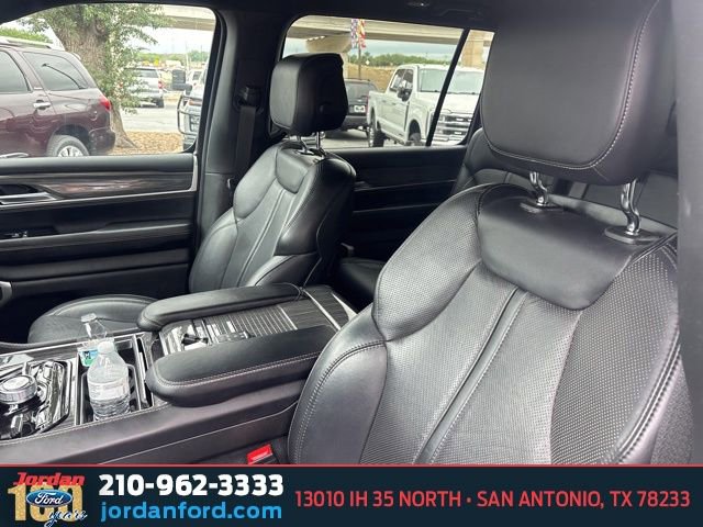 Used 2022 Jeep Wagoneer Series III AWD/4WD image 15