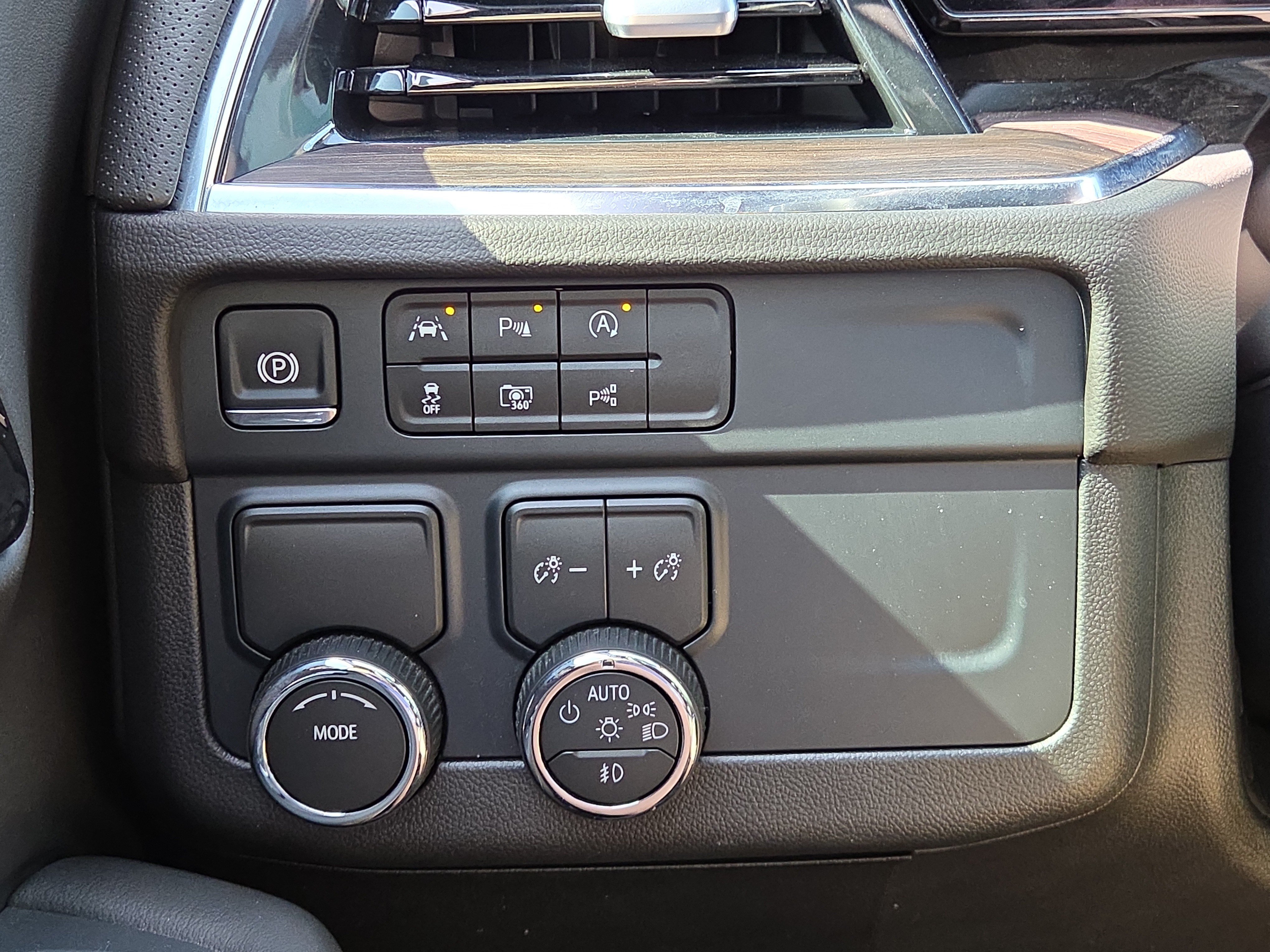 Used 2025 Chevrolet Tahoe Premier RWD image 27