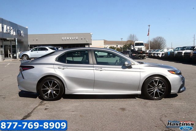 Used 2024 Toyota Camry SE image 4