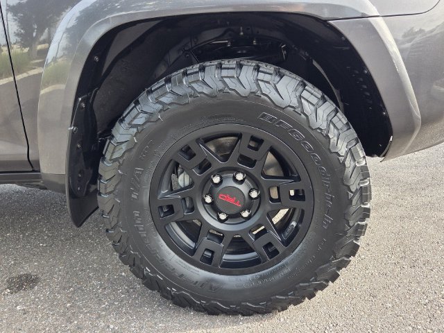 Used 2019 Toyota 4Runner TRD Off-Road AWD/4WD image 11