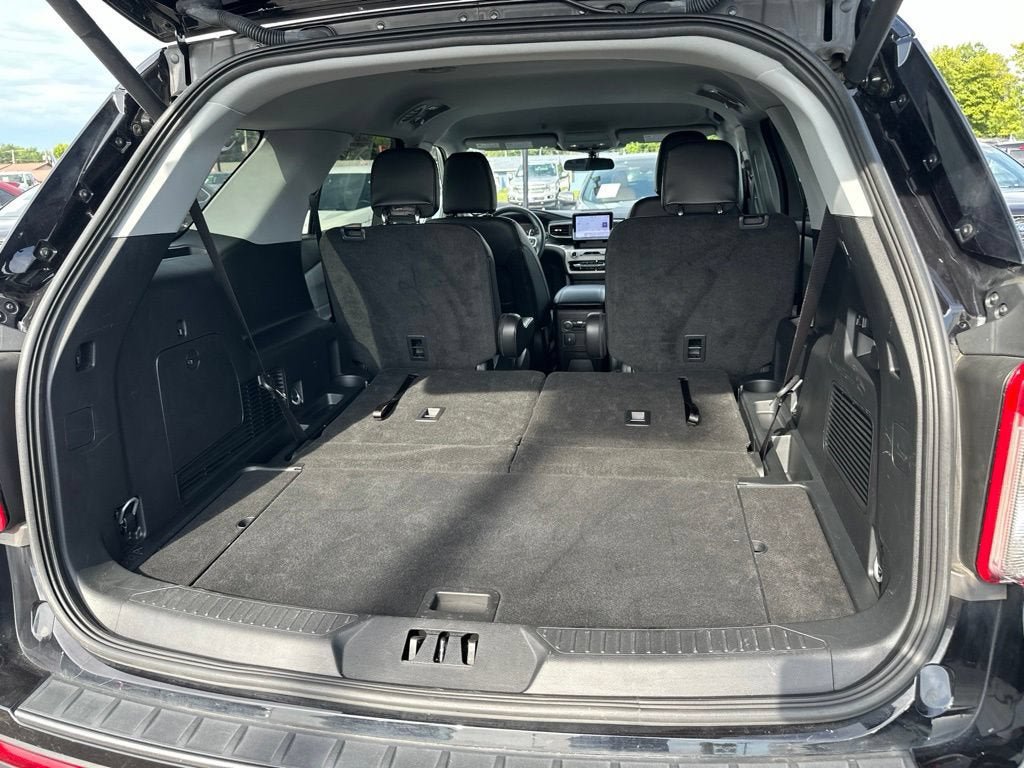 Certified 2024 Ford Explorer XLT w/ Equipment Group 202A AWD/4WD image 9