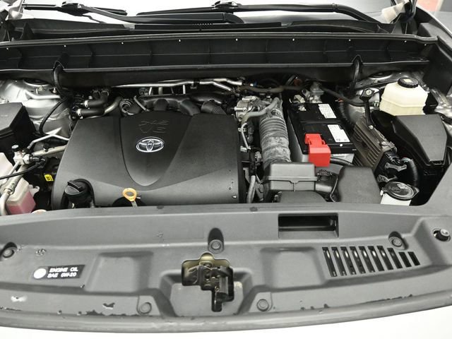 Used 2021 Toyota Highlander XLE AWD/4WD image 46