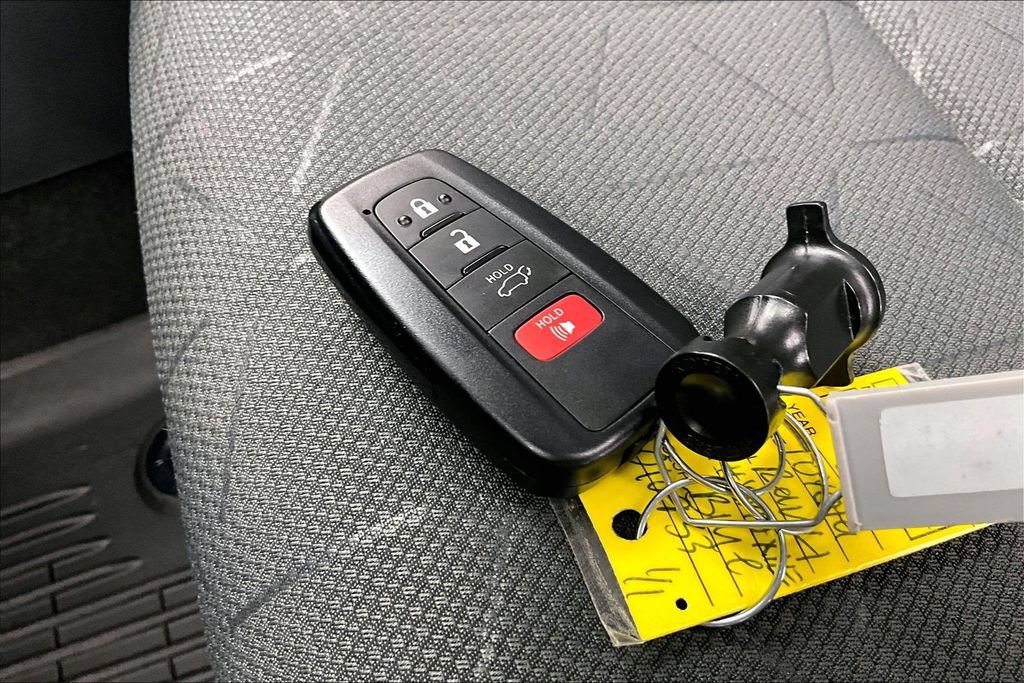 Used 2021 Toyota RAV4 XLE w/ Convenience Package AWD/4WD image 11