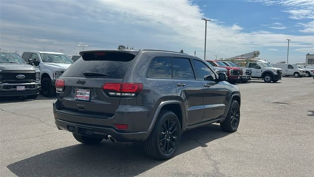 Used 2017 Jeep Grand Cherokee Altitude AWD/4WD image 3