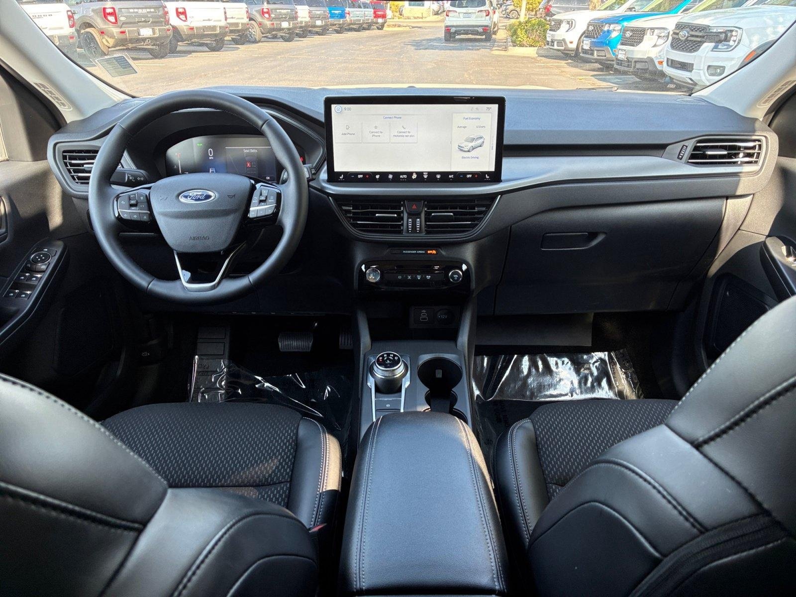 Certified 2025 Ford Escape SE FWD image 20
