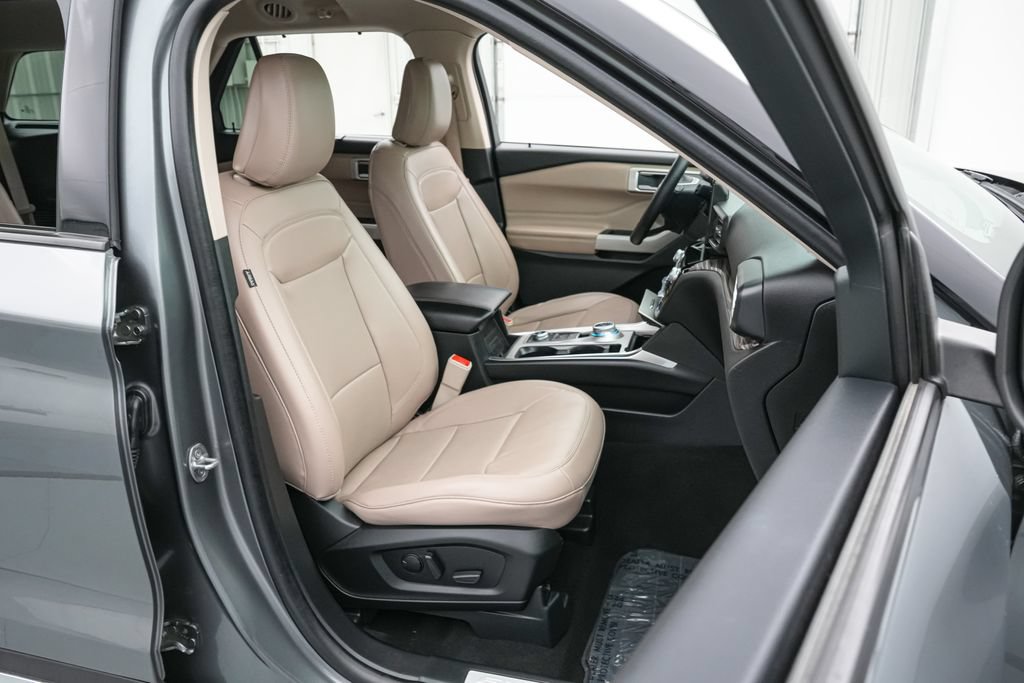 Certified 2024 Ford Explorer Limited w/ Equipment Group 301A AWD/4WD image 23