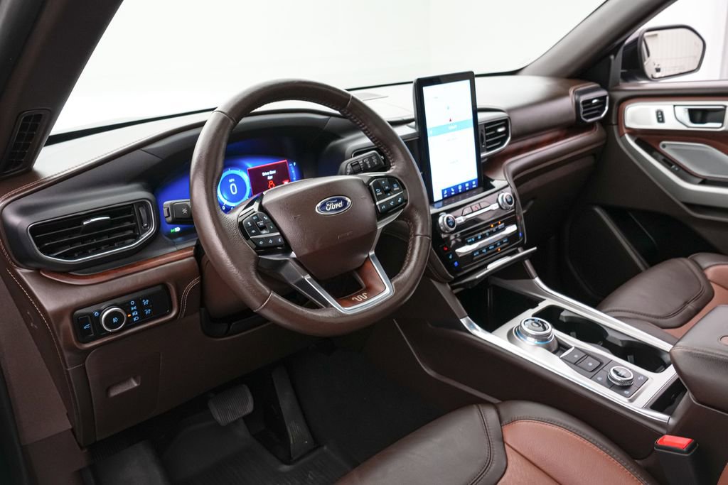 Certified 2023 Ford Explorer King Ranch w/ Technology Package AWD/4WD image 14