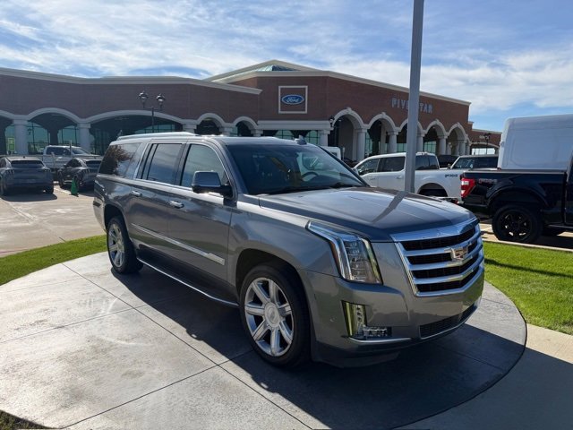 Used 2020 Cadillac Escalade ESV Premium Luxury image 2