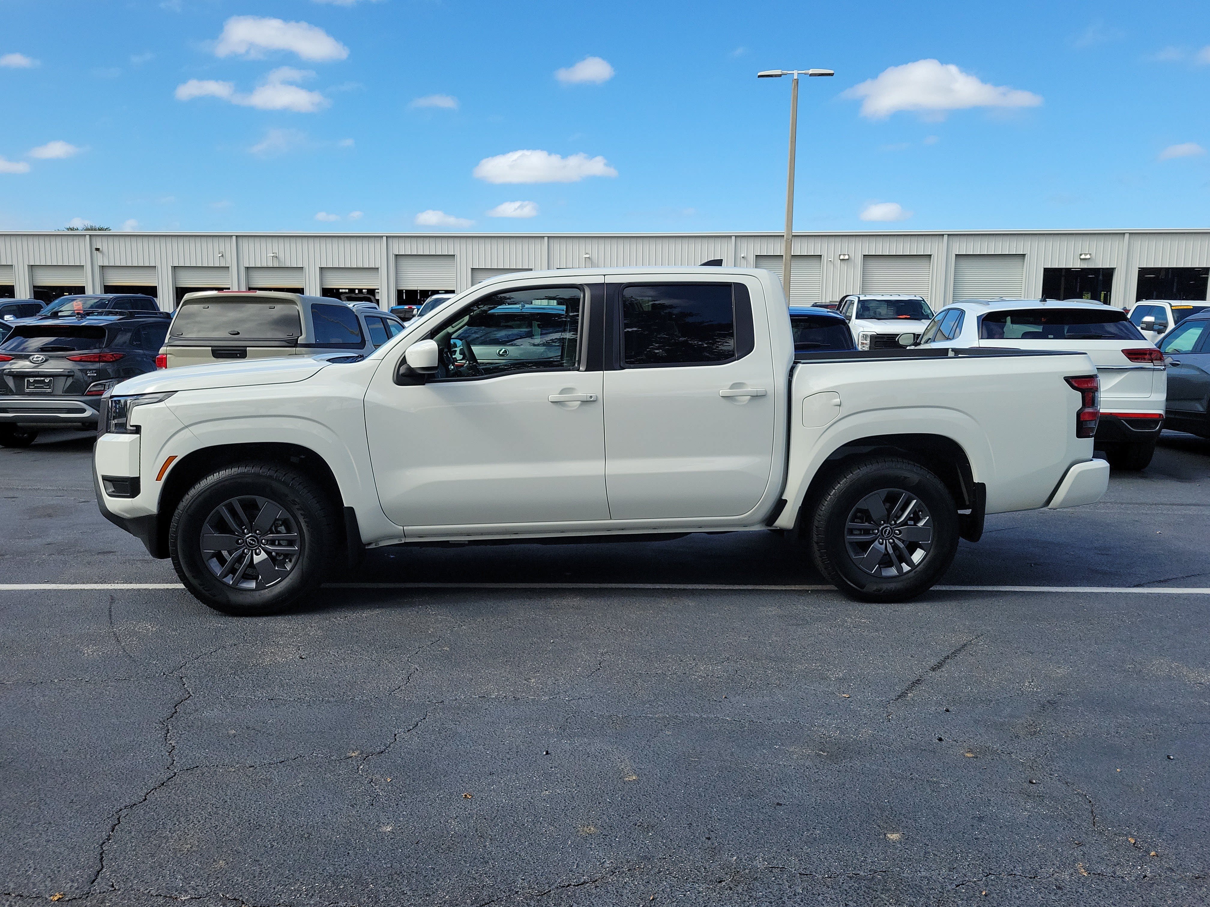 Used 2025 Nissan Frontier SV RWD image 6