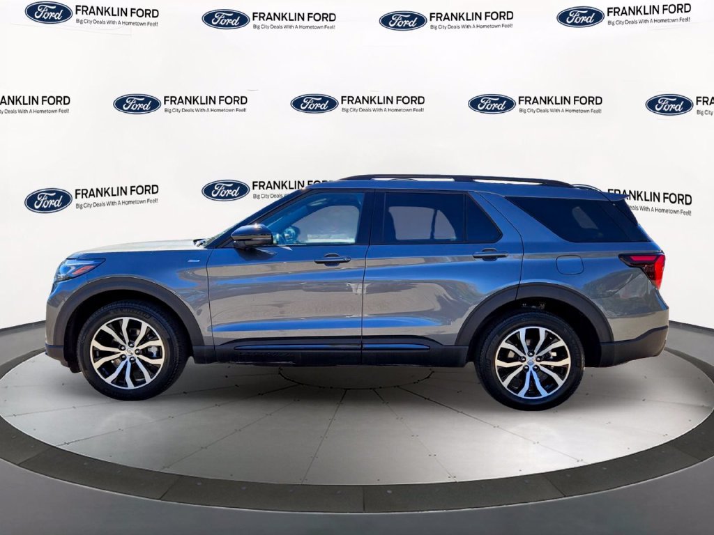 Certified 2025 Ford Explorer ST-Line AWD/4WD image 2