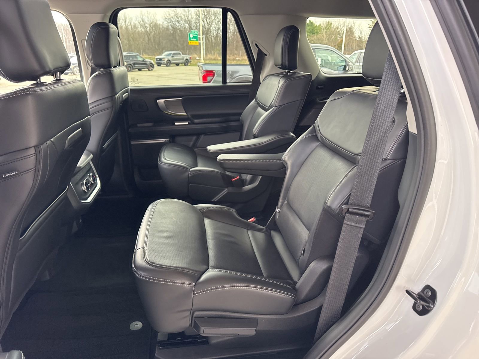 Certified 2025 Ford Expedition Platinum w/ Driver's Package image 40