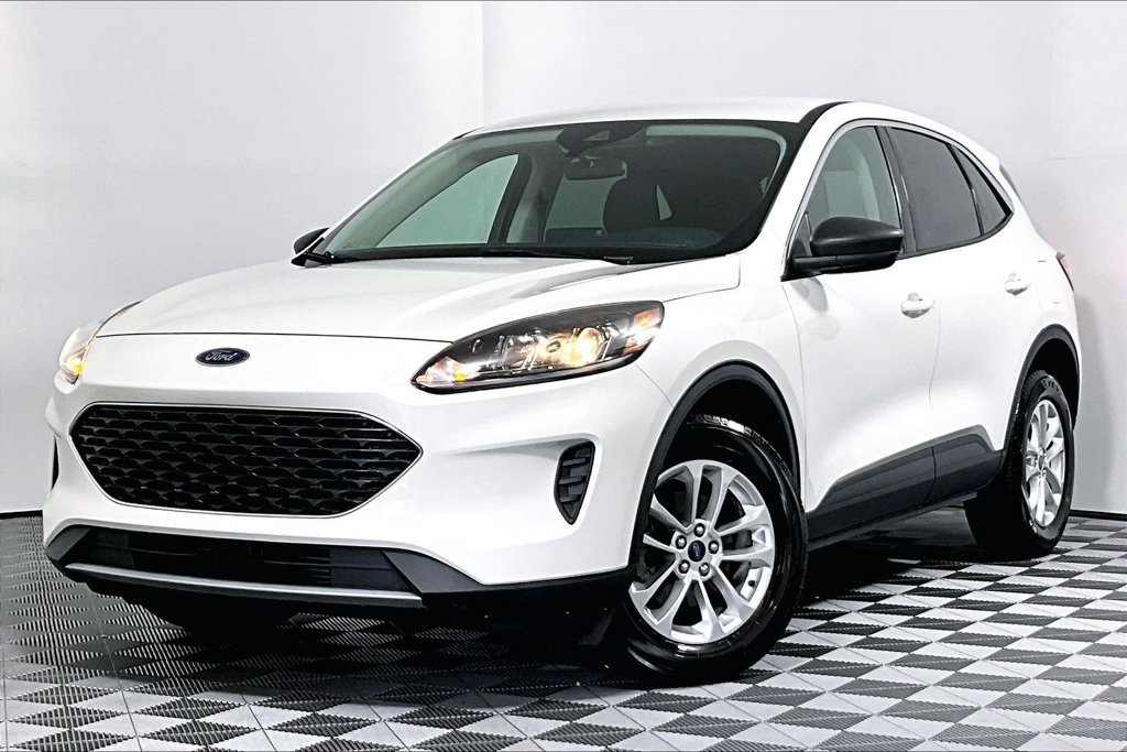 Certified 2022 Ford Escape SE w/ Cold Weather Package AWD/4WD image 2