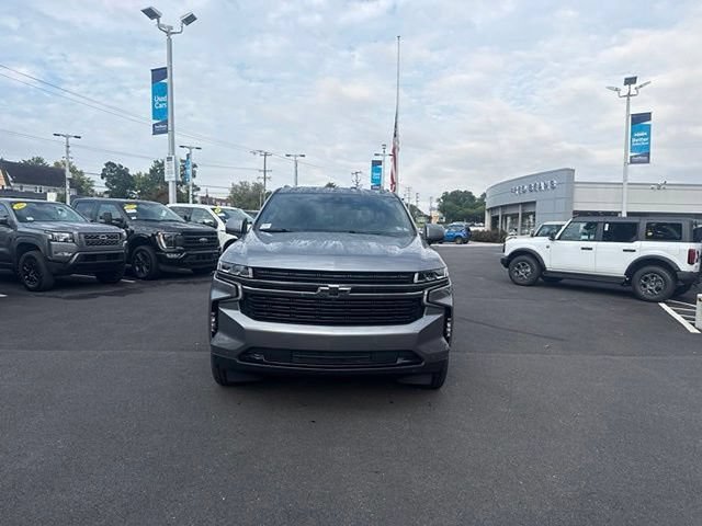 Used 2022 Chevrolet Suburban RST w/ Luxury Package AWD/4WD image 2