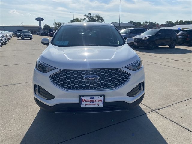 Certified 2024 Ford Edge SEL w/ Convenience Package AWD/4WD image 2