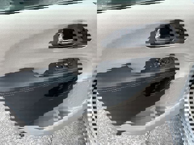 Used 2024 Chrysler Pacifica Touring-L image 12