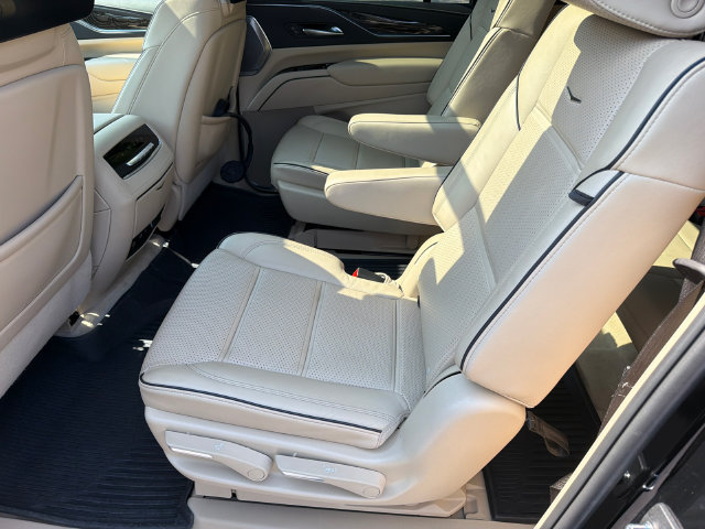Used 2024 Cadillac Escalade ESV Premium Luxury w/ Performance Package AWD/4WD image 23