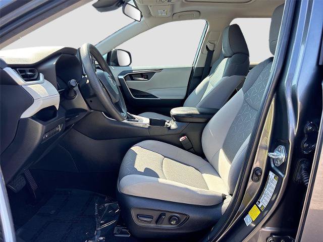 Used 2021 Toyota RAV4 XLE w/ Convenience Package FWD image 20
