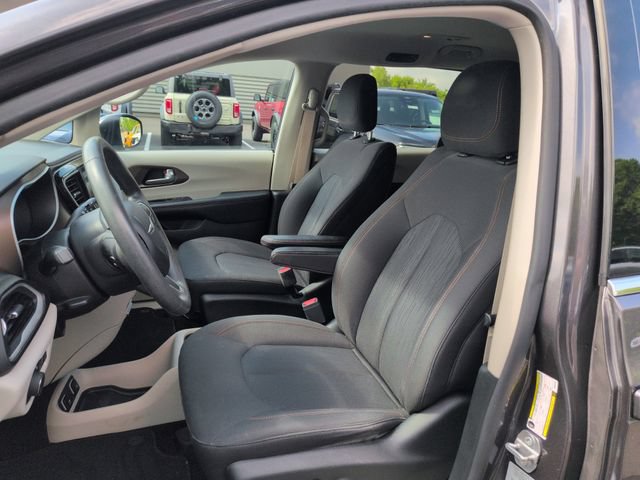 Used 2017 Chrysler Pacifica Touring w/ Tire & Wheel Group FWD image 31