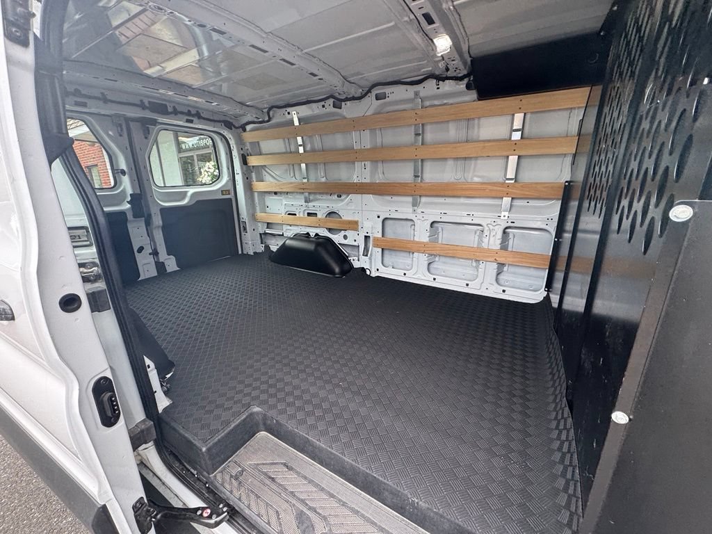 Certified 2025 Ford Transit 250 Low Roof w/ Exterior Upgrade Package RWD image 9