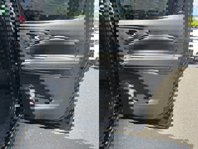 Used 2024 Chevrolet Traverse LT w/ Midnight/Sport Edition image 20