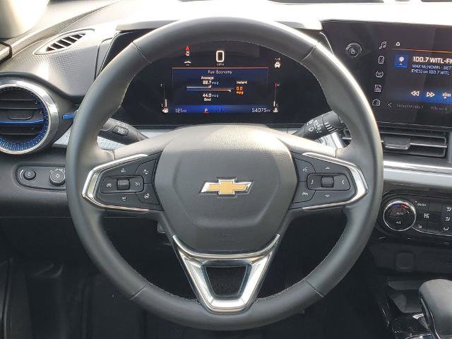 Used 2024 Chevrolet Trax LT w/ Sunroof Package image 22