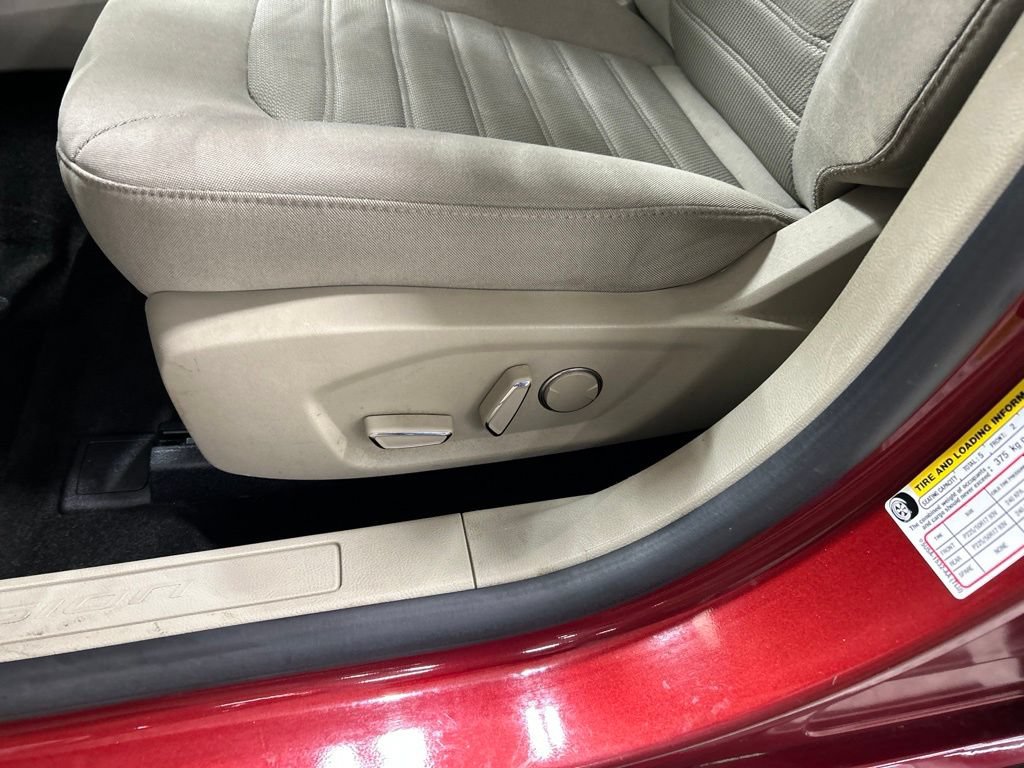 Certified 2019 Ford Fusion SE FWD image 12