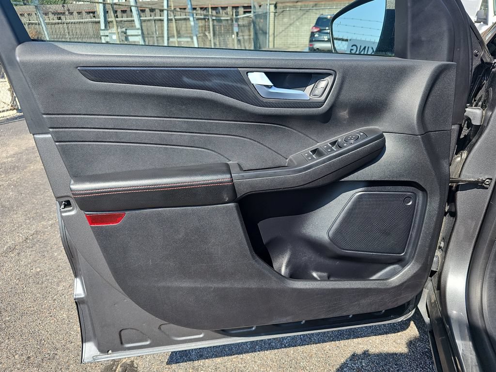 Certified 2025 Ford Escape ST-Line Select AWD/4WD image 26