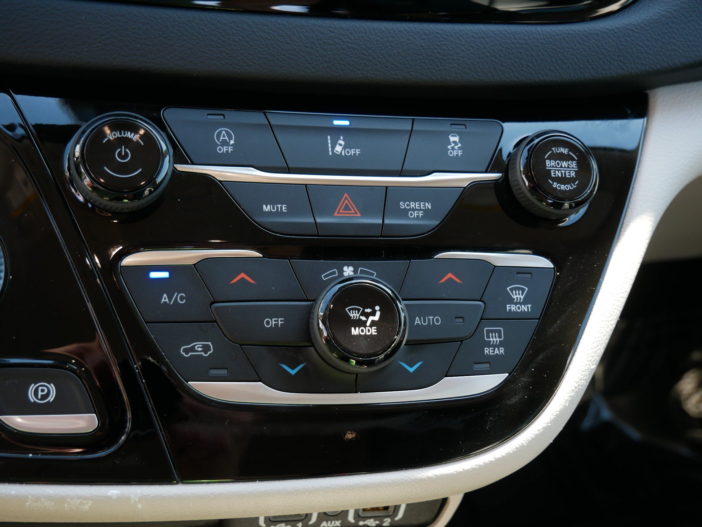 Used 2022 Chrysler Pacifica Touring-L FWD image 23