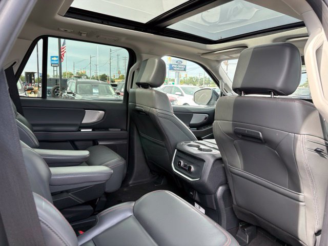 Certified 2025 Ford Expedition Active AWD/4WD image 7